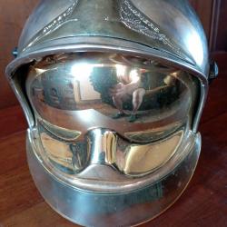 Casque de pompier F1 bien complet.