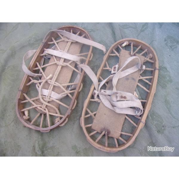 anciennes  raquettes pour marche dans la neige