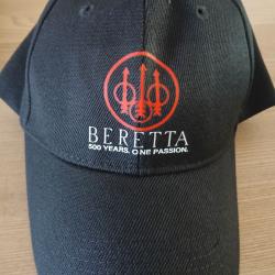 Casquette noire logo rouge