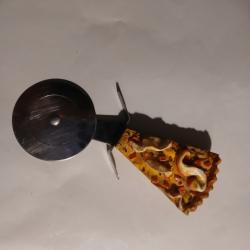 COUPE-PIZZA ROULETTE FORME PART DE PIZZA