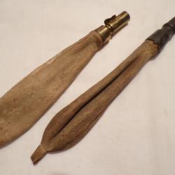 2 poires à plombs XIXème en cuir souple et en très bon état.