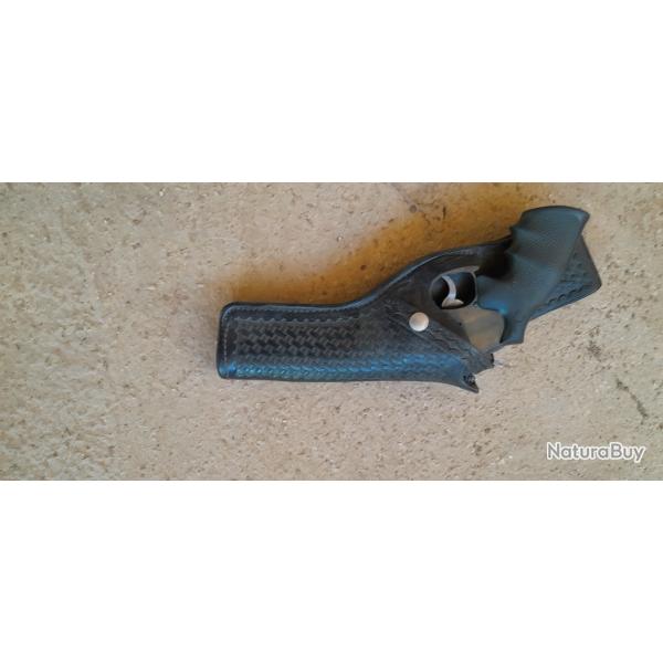 Holster compatible revolver &W 357