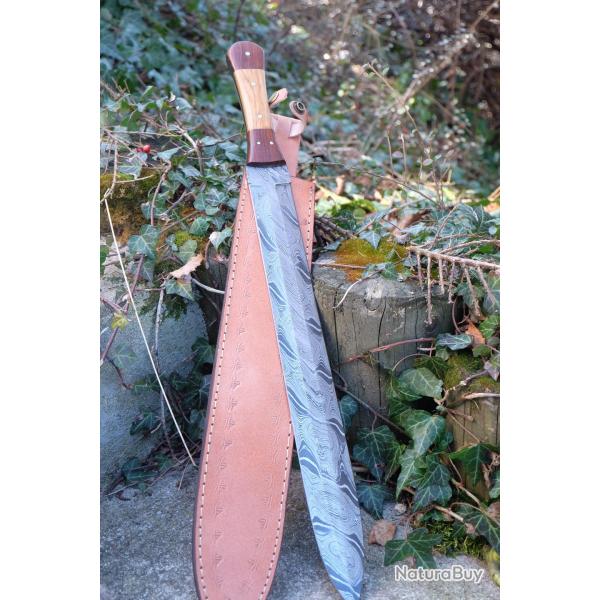 Repro Epe Glaive de Barbare Lame Acier Damas 256 Couches Manche Bois Etui Cuir Fabric Artisanale