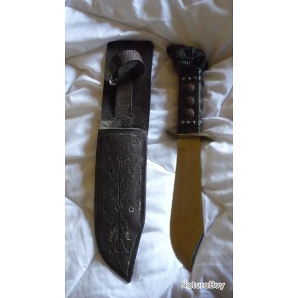 poignard dague a servir chasse manche decor tete sanglier garde laiton etui cuir decor