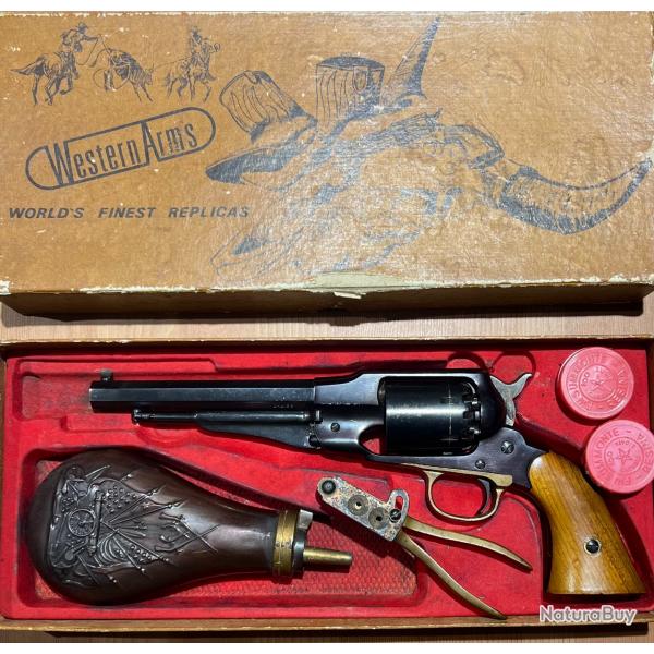 ENCHERES 1 - UBERTI 1858 NEW NAVY CAL.36