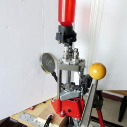 Vend presse de rechargement automatique Lee Pro 1000 complète avec outils 9 Parabellum état neuf.