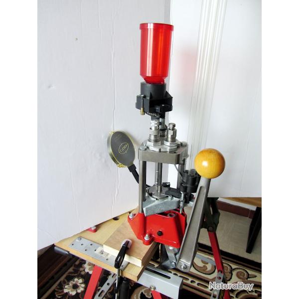 Vend presse de rechargement automatique Lee Pro 1000 complte avec outils 9 Parabellum tat neuf.