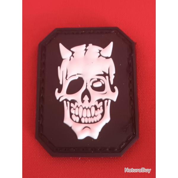 cusson PVC skull halloweeen systme scratch 5/3 cm