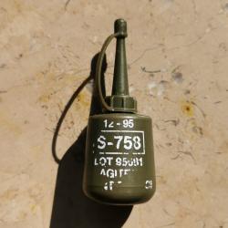 Burette de lubrifiant pour armes Armée Française Huile FAMAS 12-1995 pleine