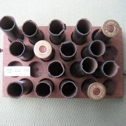 Lot  de  16  Douilles  carton  cal  16 / 65  tirées une fois  recalibrées et  réamorcées