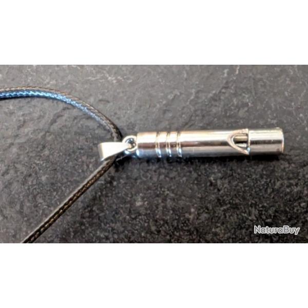 SIFFLET DE SURVIE AVEC PENDENTIF 95DB HAUTE FREQUENCE FONCTIONNE EGALEMENT POUR LES CHIENS