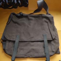 MUSETTE MILITAIRE DE 1962 ARMEE FRANCAISE PERIODE GUERRE ALGERIE AVEC TAMPON DU FABICANT ET AVEC DAT