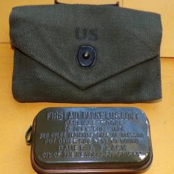 ARMEE AMERICAINE U.S : POCHETTE ET PANSEMENT INDIVIDUEL EN BOITE METAL ( FABRICATION BAU