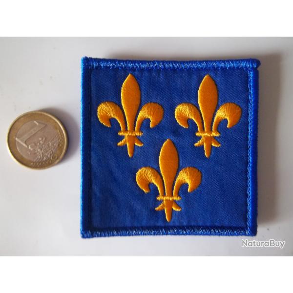 cusson patch badge drapeau fleur de lys France velcros mle au dos.