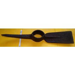OUTIL : PIOCHE AVEC MARQUAGE ACIER DE L'ARMEE FRANCAISE, LONGUEUR 45 CM POIDS 2,280 KILO   , FABRICA