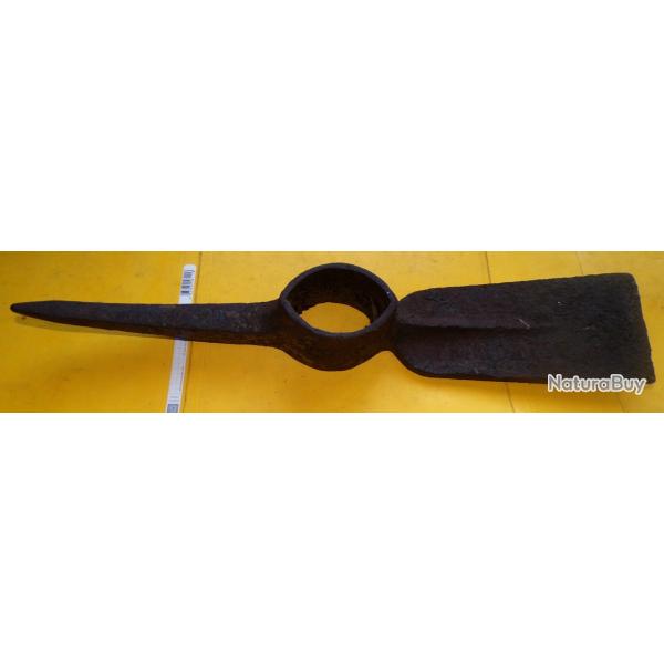 OUTIL : PIOCHE AVEC MARQUAGE ACIER DE L'ARMEE FRANCAISE, LONGUEUR 45 CM POIDS 2,280 KILO   , FABRICA