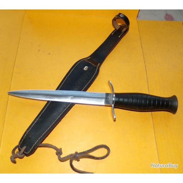 LE COUTEAU VOLANT DEPOSE , MADE IN FRANCE INOXIDABLE , POIDS TOTAL 160 GRAMMES  ,BON  ETAT  VOIR PHO