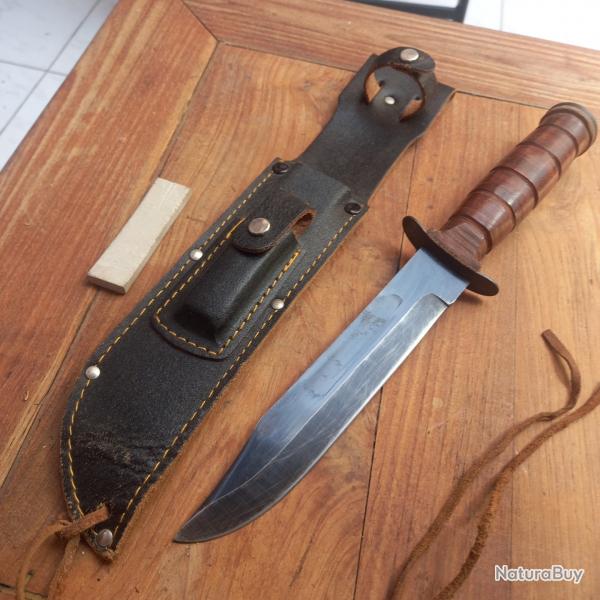 Magnifique Couteau U.S.  Manche en Cuir avec tui en cuir + Pierre d aiguisage
