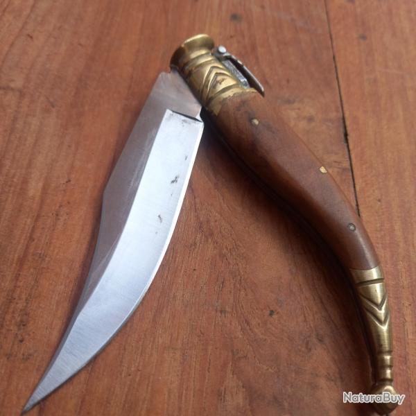 Joli Couteau Espagnol JOKER Manche en Bois d Olivier