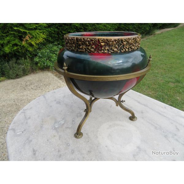 Ancien grand cache pot en faence maill polychrome sertie d'une monture en laiton (Vers 1900)