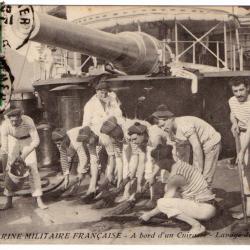 CPA - Marine Militaire Français - A bord d'un Cuirasse Lavage du Pont N°1457