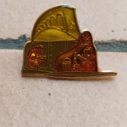 PINS SAPEUR POMPIER CASQUE GARDE POMPE LOUIS XV 1744
