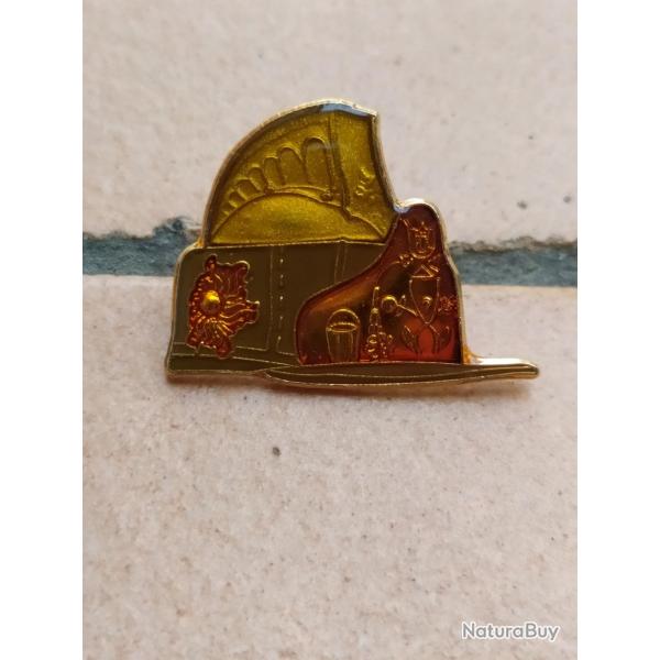 PINS SAPEUR POMPIER CASQUE GARDE POMPE LOUIS XV 1744