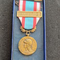 Médaille militaire commémorative d'Afrique du Nord - Algérie - dans sa boite