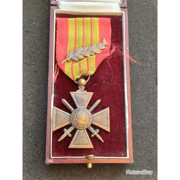 RARE : Croix de Guerre 1939 - 1940 avec palme dans sa boite d'origine
