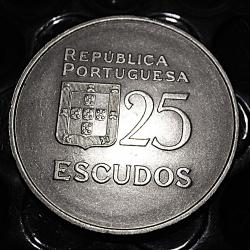 Portugal  piece de 25 escudos 1982 ttb "libertade"