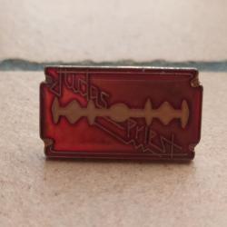 PINS CHANTEUR HARD ROCK JUDAS PRIESTFORMAT LAME DE RASOIR