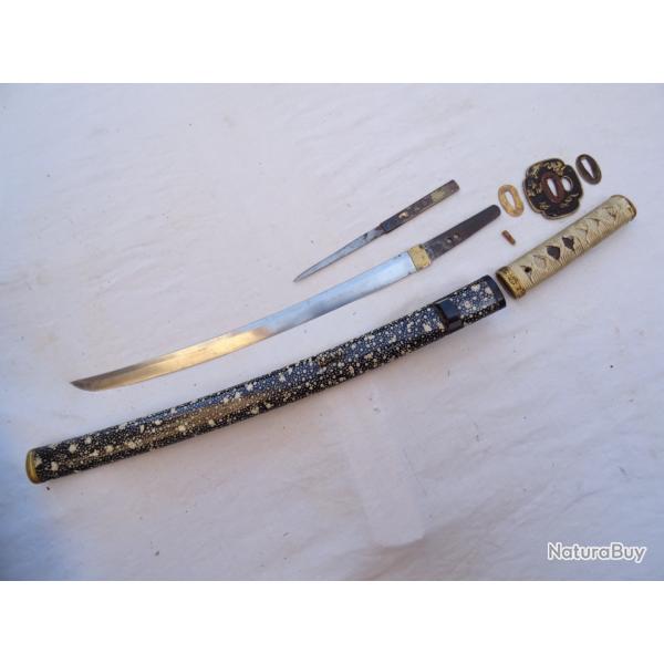 J267- lot ,magnifique  wakizashi , trs beau tsuba avec son kosuka sign, poque = EDO