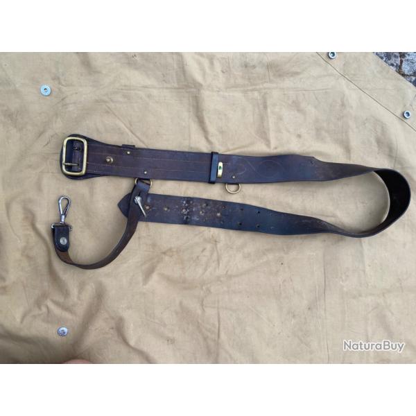 Ceinturon franais 14/18 ou 1940 avec suspente de sabre.