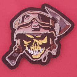 ÉCUSSON BRODÉ SKULL SYSTÈME SCRATCH 9/7 CM