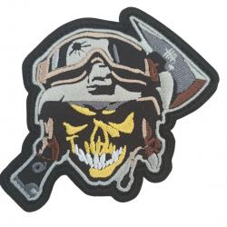 ÉCUSSON BRODÉ SKULL SYSTÈME SCRATCH 9/7 CM