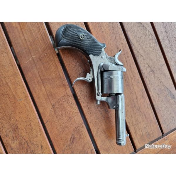 Bulldog calibre 320 de bonne facture.