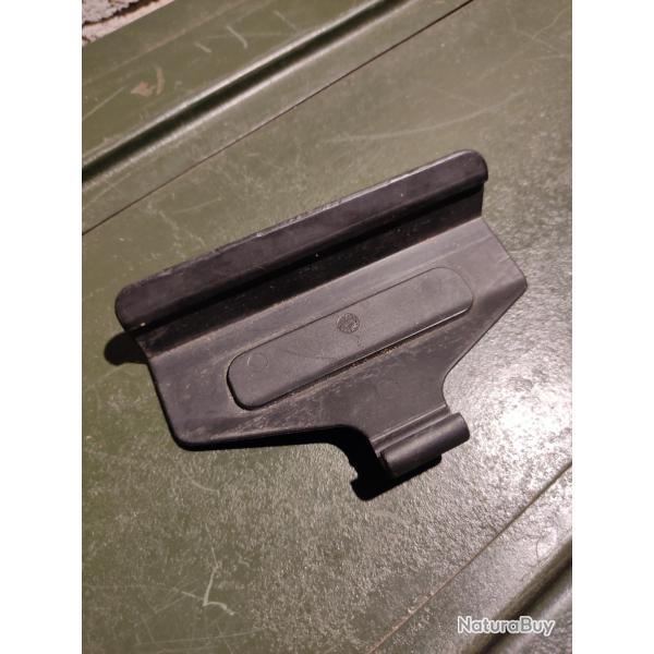Appuie joue FAMAS