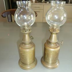 paire de lampes à pétrole