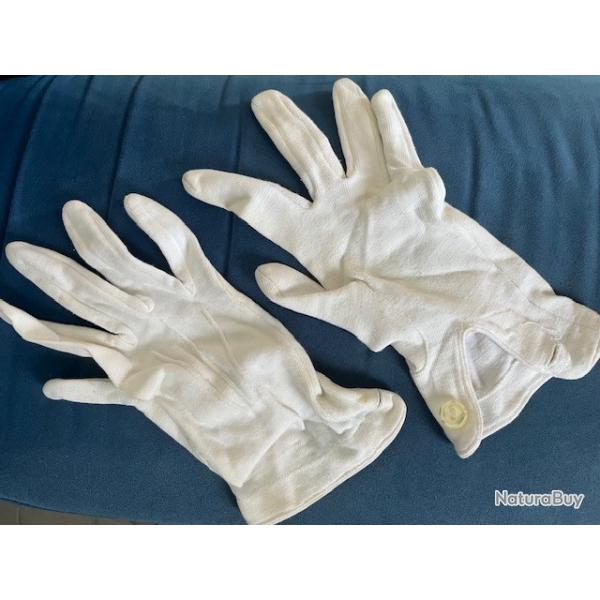 Gants blancs de crmonie.