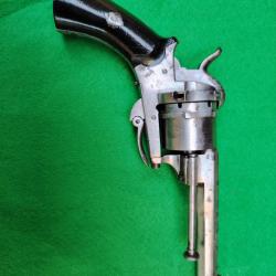 revolver type Le faucheux 9mm à broches. Bon état. Ressort de détente neuf.