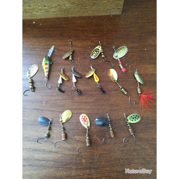 Lot de 15 cuillers pour pche a la truite.