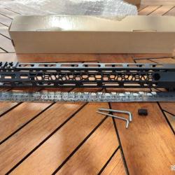 Garde Main, AR15,M4,M16 et clone, 15 pouces flottant .Sans marque (no name) NEUF