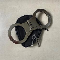 Menottes de police à charnières