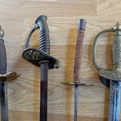 Lot d'armes blanches pour restaurations.