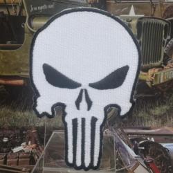 Tête de mort Punisher ( Hauteur 95 mm Largeur 65 mm à coudre  ou à thermocoller 4a.