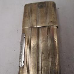 briquet - essence -  de poilu ?? ou autre  -  belle  plaque  fiscale