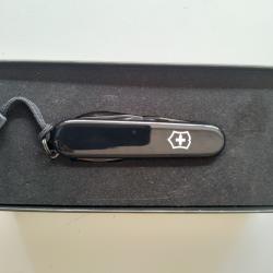 Vend couteau victorinox black spartan