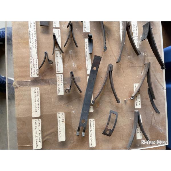Ressorts divers d'armes