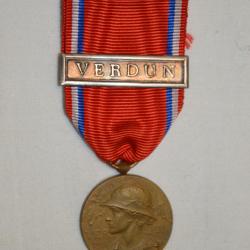 MEDAILLE DE VERDUN (PRUDHOMME) AGRAFE VERDUN ARGENTE-GUERRE 1914/1918-FRENCH VERDUN MEDAL 1°WW
