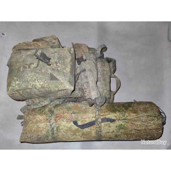 Sac russe avec accessoires